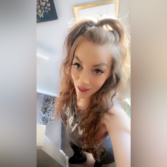 Meet your Posher, Amanda - Picture 8 of 8